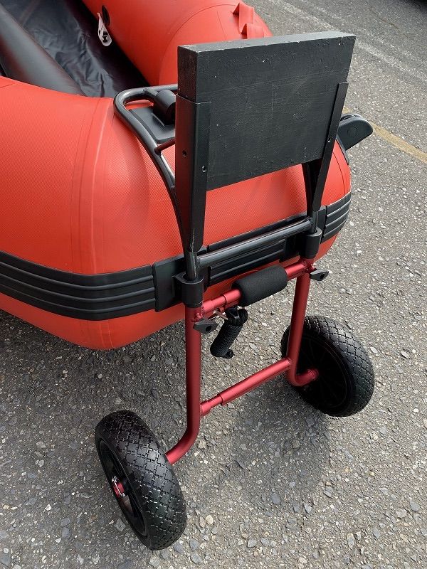 ボートのマウントに差し込むマウントドーリー