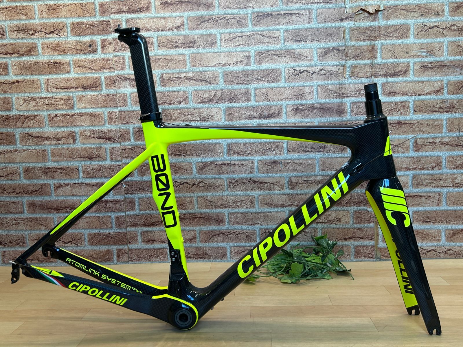 西濃運輸 営業所止め発送のみ 】 大特価sale!! 希少 極上品!! CIPOLLINI BOND FRAMESET size:M チッポリーニ  ボンド フレームセット 2016年頃モデル フルカーボンロード リムブレーキモデル エアロオールラウンダー - メルカリ