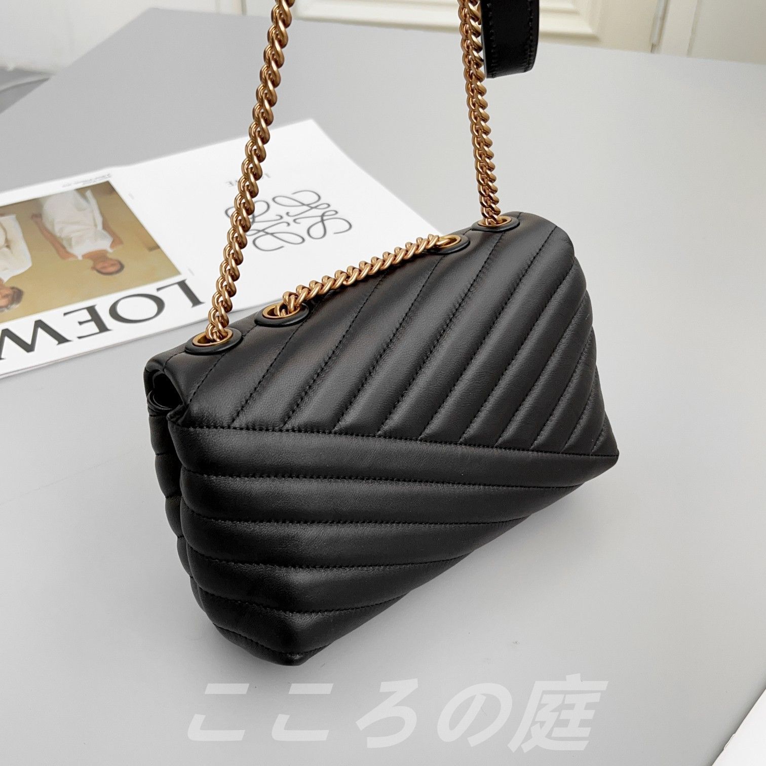 美品 Tory Burchトリーバーチ キラ シェブロン スモール 