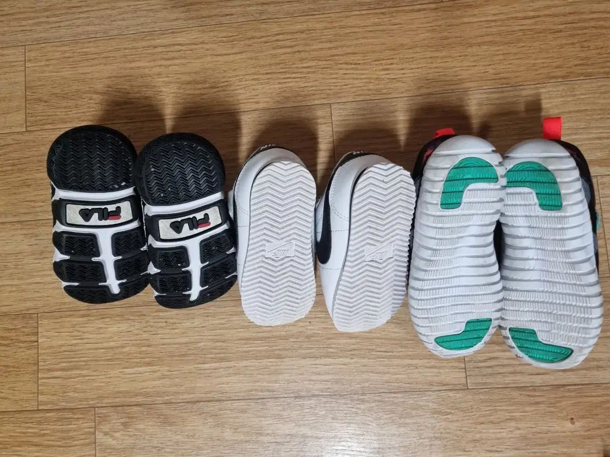 赤ちゃんスニーカー