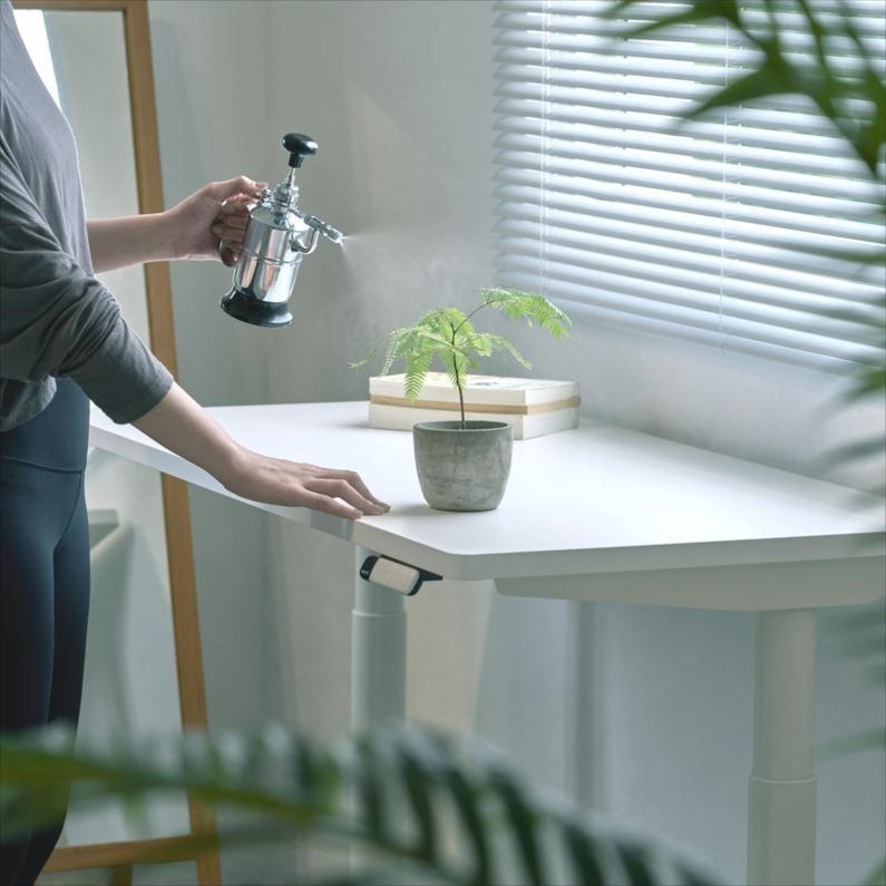 デュアルモーターシステム搭載 机