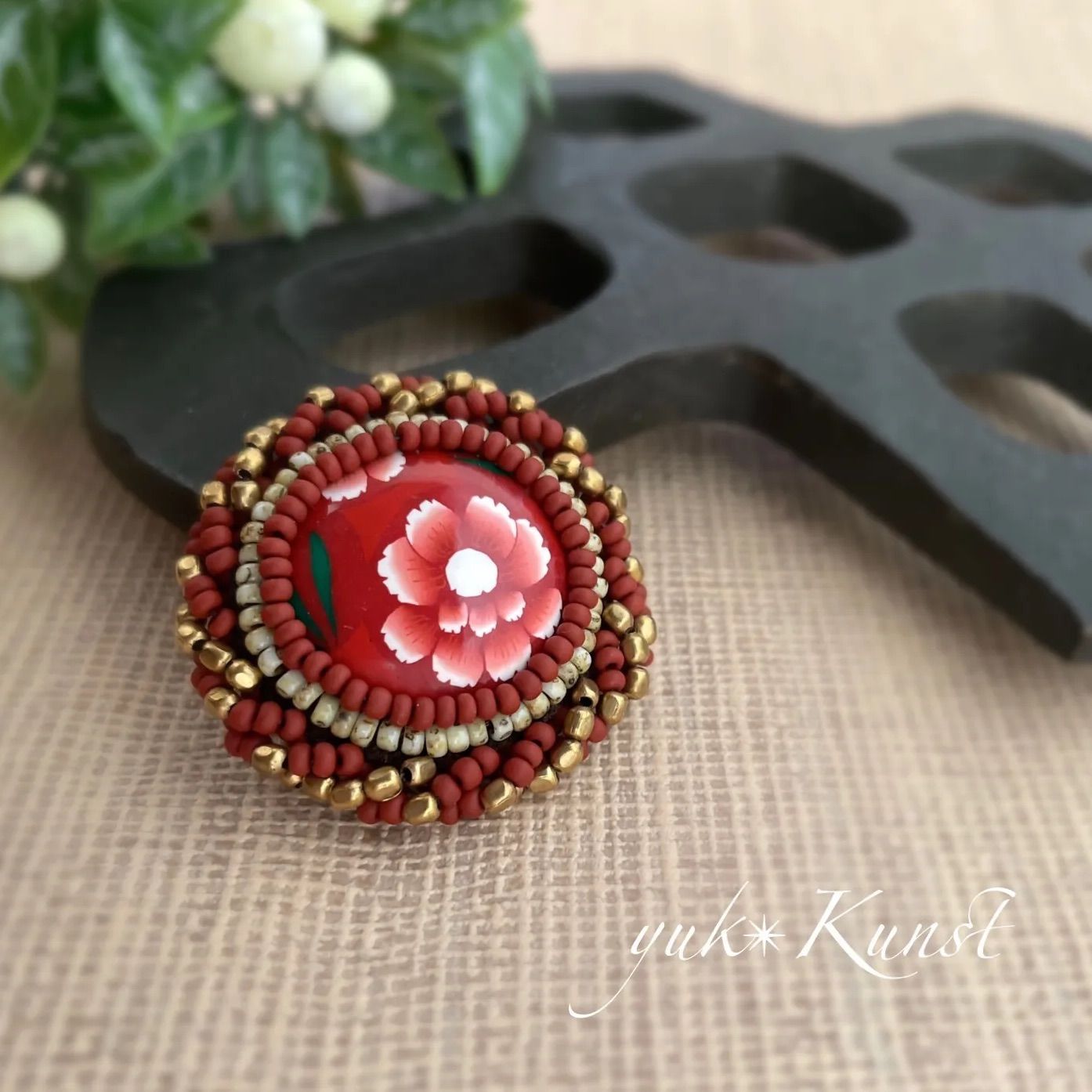 ポリマークレイとビーズ刺繍の帯留めor髪飾り 芍薬 - メルカリ