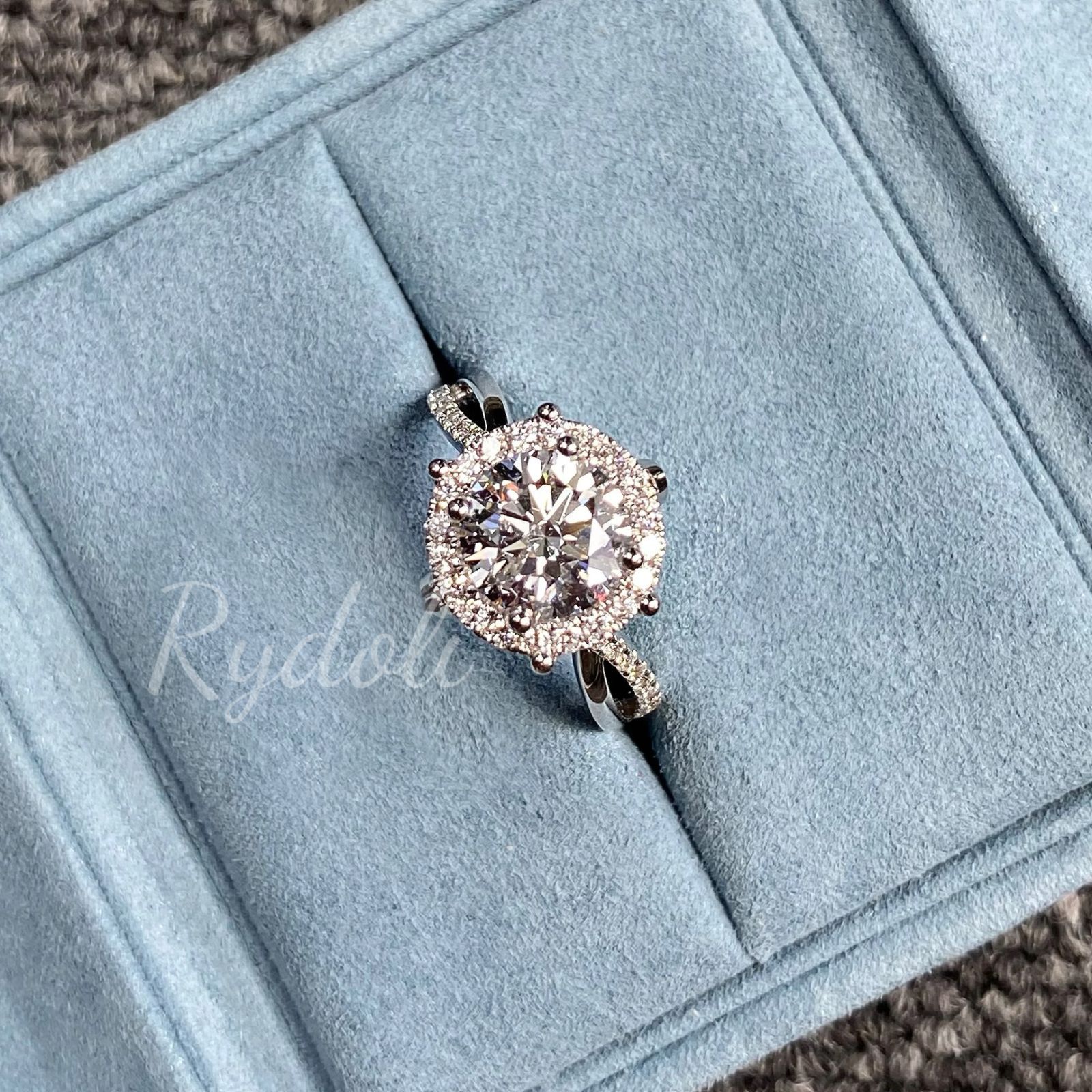 大粒ダイヤ2石の豪華リング！IGI鑑定書付き