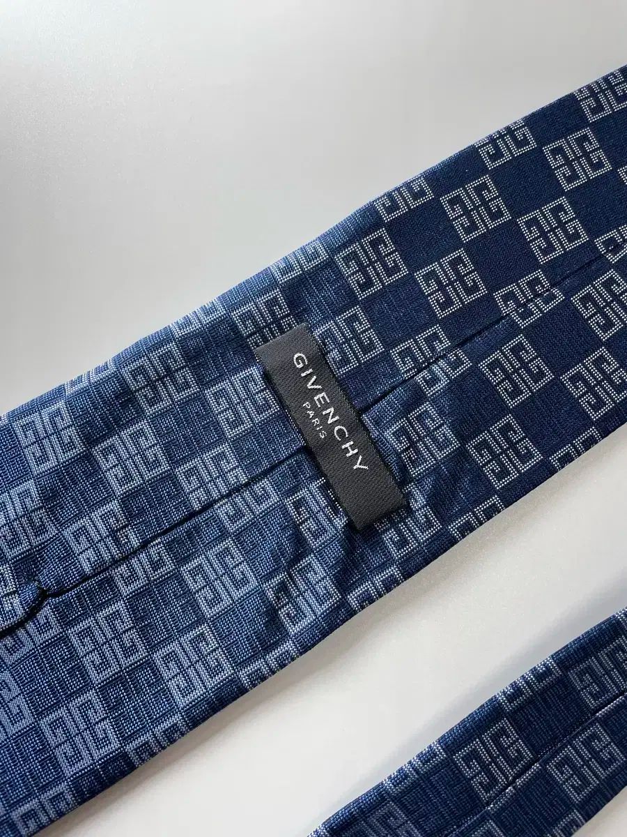 Givenchy ジバンシィ