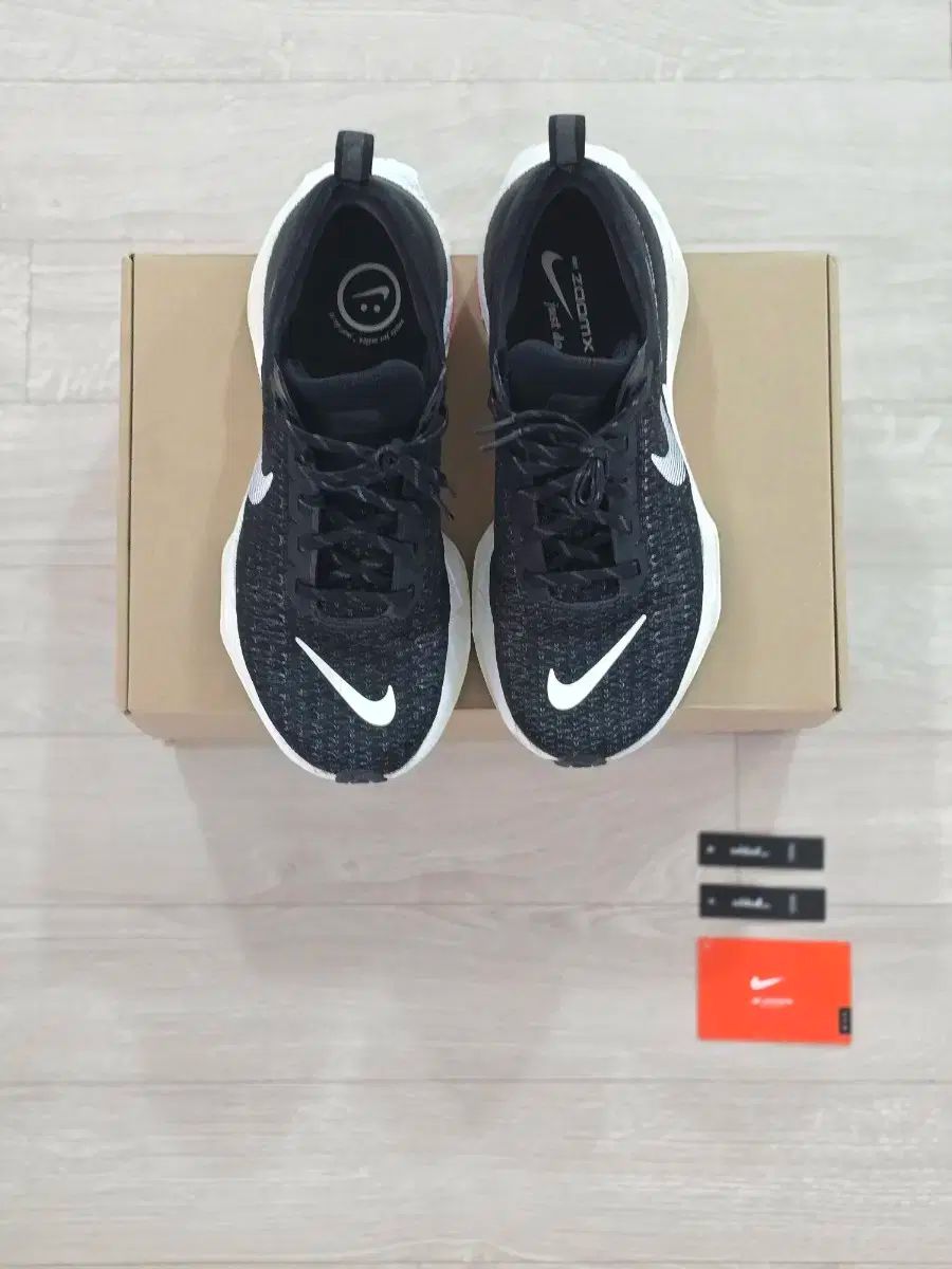  270 NIKE ナイキ ランニングシューズ ズーム インヴィンシブル フライニット 3 ブラック ランニング その他 武道 格闘技