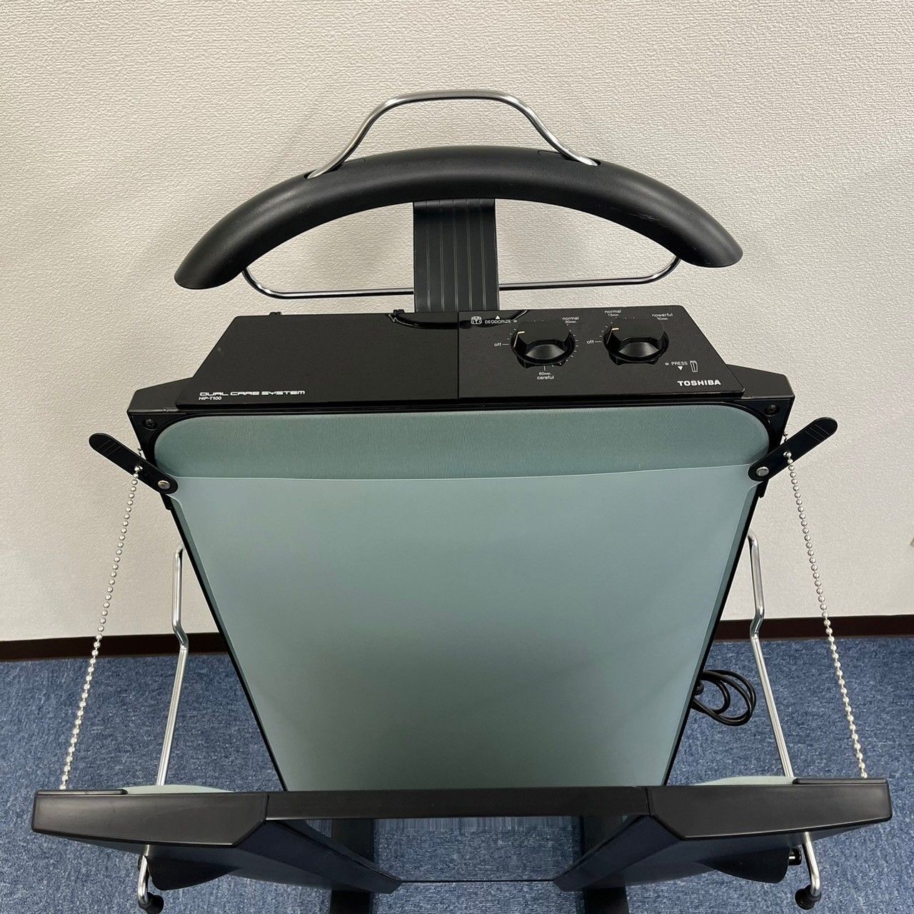 TOSHIBA 東芝 ズボンプレッサー ブラック HIP-T100(K) 美品 東芝 HIP 