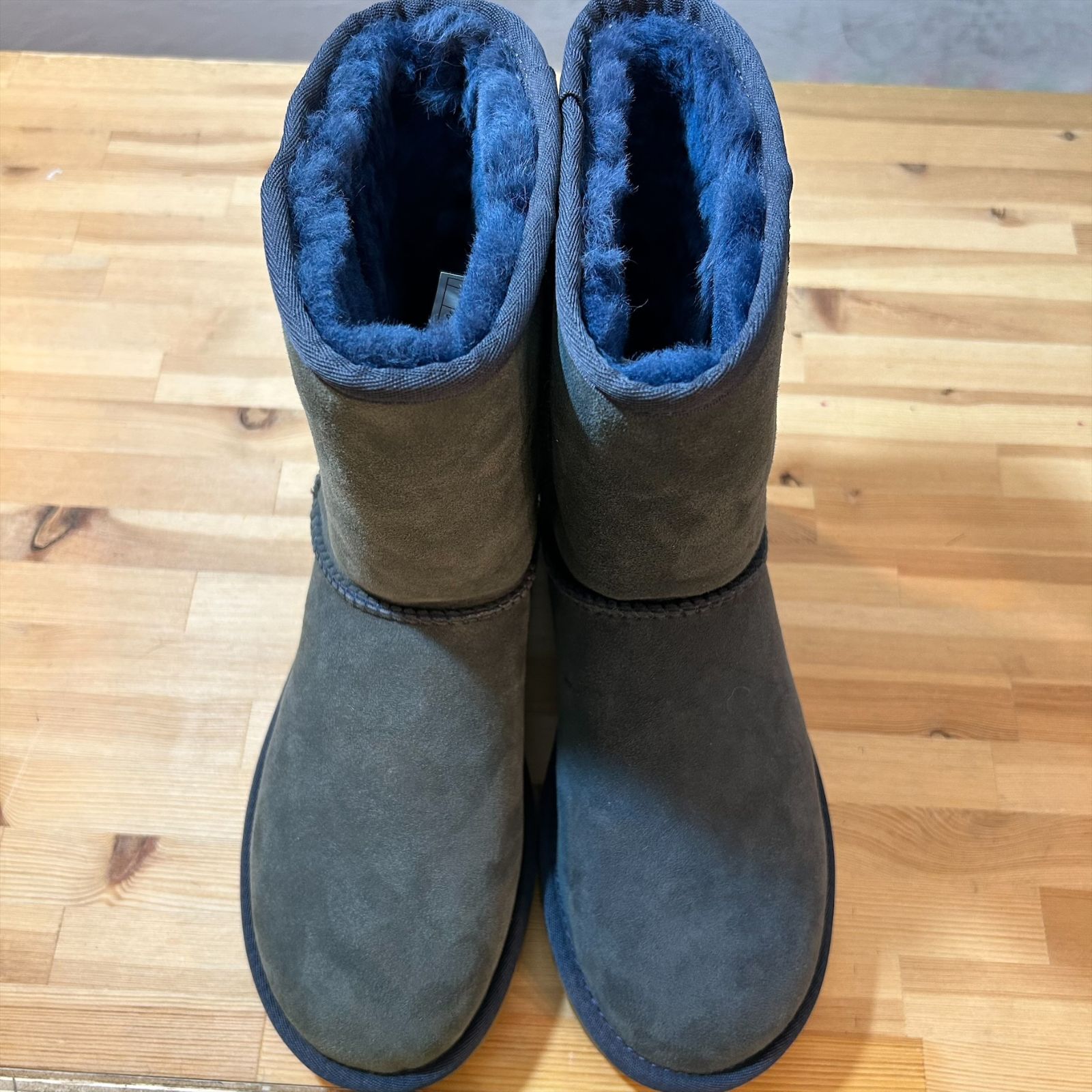 訳アリ商品] UGG アグ クラシックショート ネイビー US7 24㎝ [35-0044