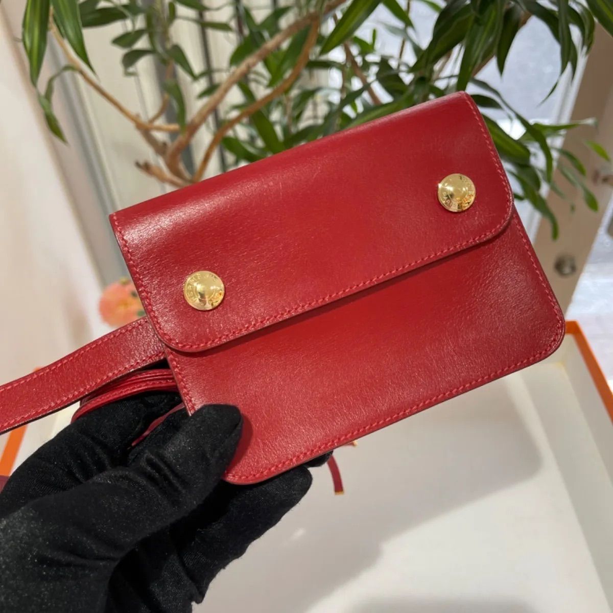 美品】HERMES エルメス ポシェットグリーン ボックスカーフ ルージュヴィフ ゴールド金具 Y刻印〇 ヴィンテージ 中古 ウエストポーチ  ボディバッグ ショルダーバッグ レディース 女性用 ブランド 本革 レザー 希少 レア バック - メルカリ