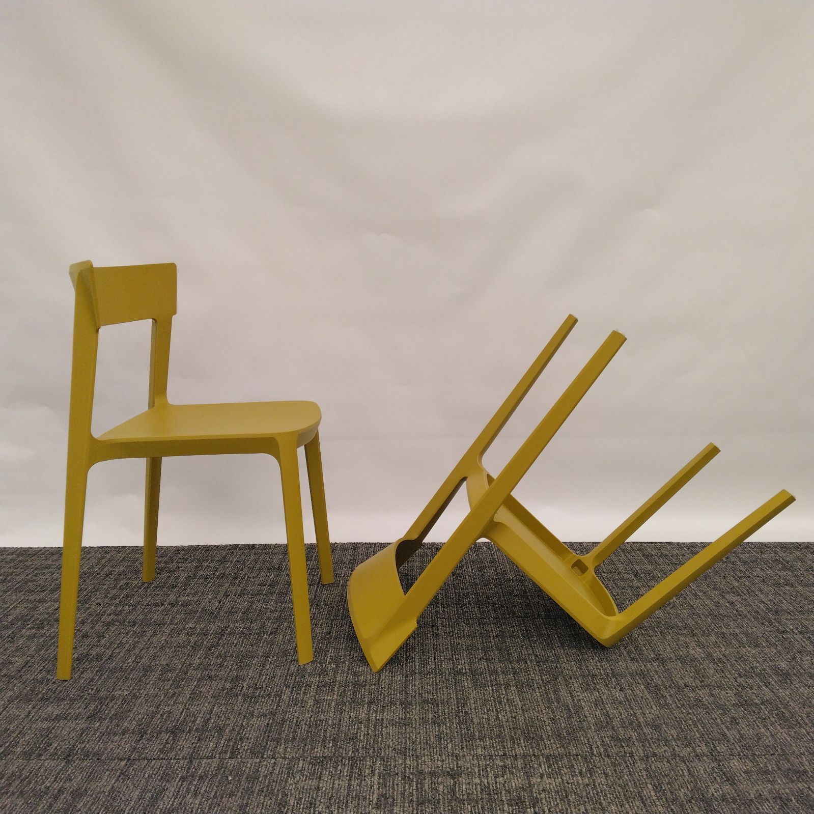 Calligaris（カリガリス）SKIN（スキン）イエロー スタッキングチェア