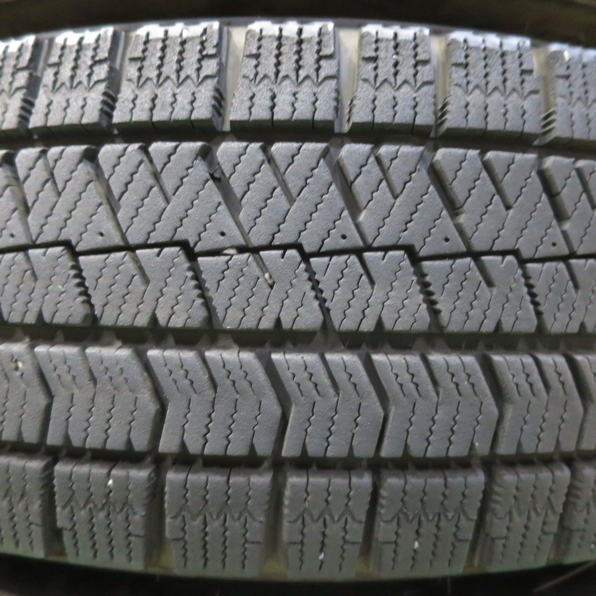 22年製バリ溝VRX2‼️235/50R18 BS スタットレスホイール4本セット 軽