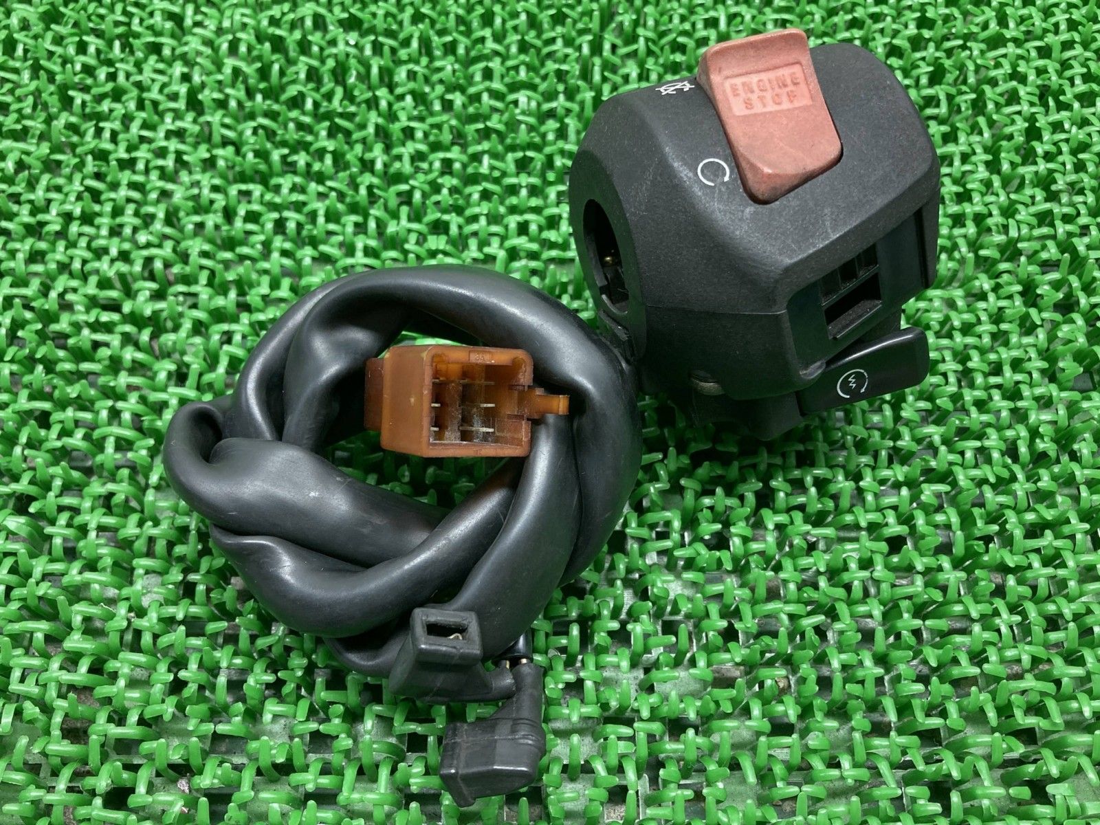 VTR250 ハンドルスイッチ 右 ホンダ 純正  バイク 部品 MC33 キャブ車 スイッチボックス 修復素材に 割れ欠け無し 品薄 gU