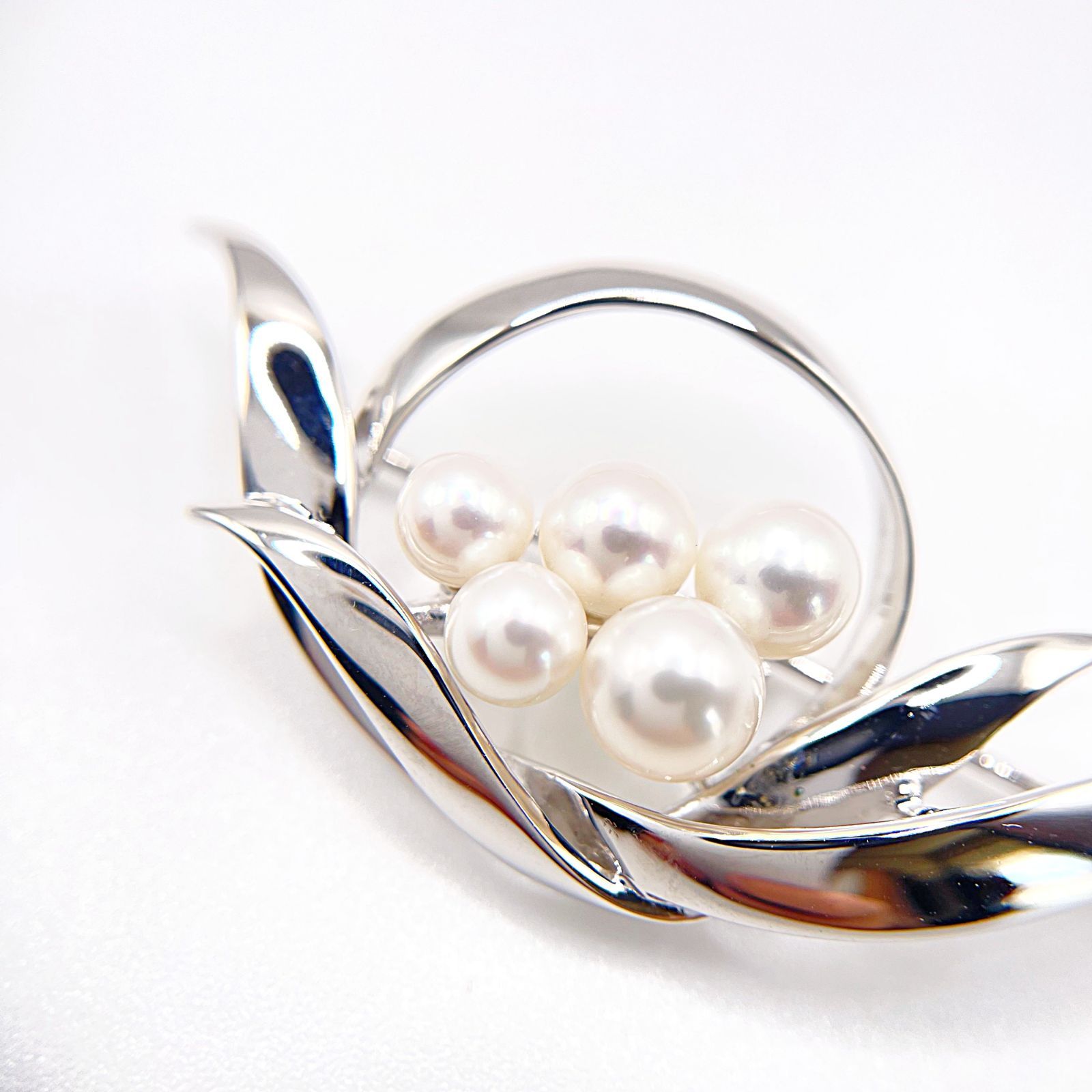 美品　ミキモト　シルバー 真珠 ブローチ　コサージュ　アクセサリー　ロゴ MIKIMOTO - ミキモト パール 真珠 ブローチ 11珠 シルバー M刻印