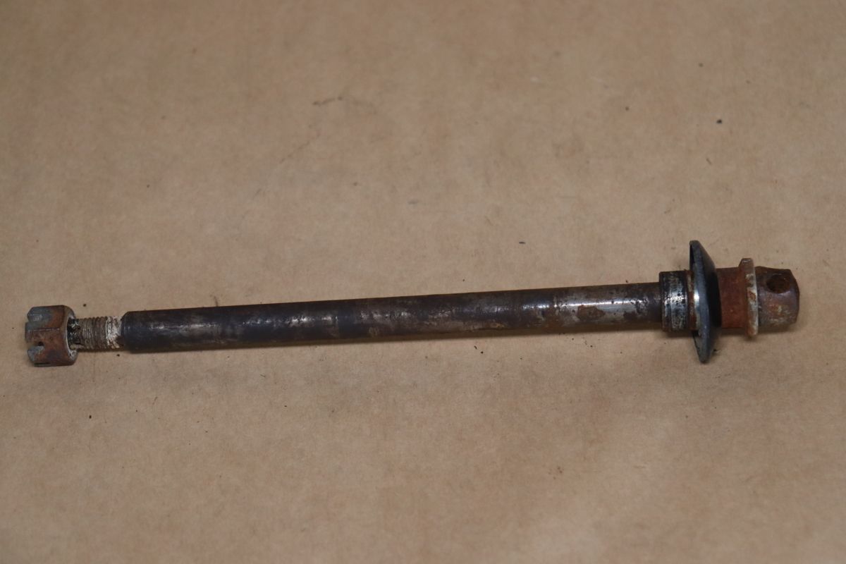 ヤマハDT1252NOフロントアクスルシャフトD-2045