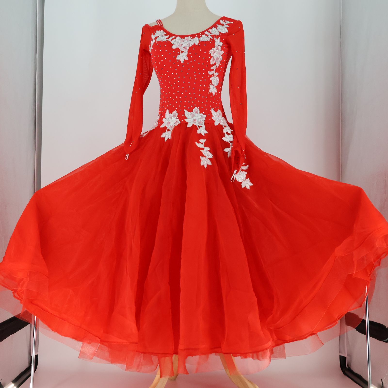 【美品 社交ダンス衣装】レッド ワンピース ドレス 赤 フリル レース 花柄 刺繍 ラインストーン デモ スタンダード 競技用 豪華 無地 ボリューム 膨らむ 女性らしい レオタード 白 シルバー