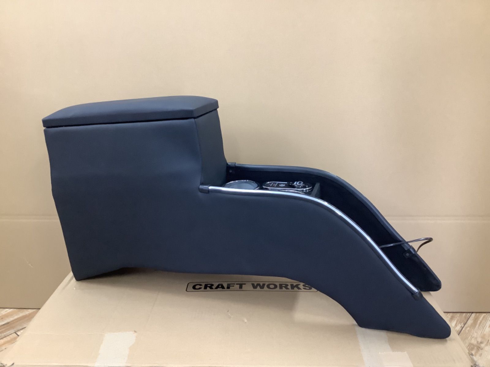【美品】A1376 フリードコンソールボックス e:HEV車用 ワイヤレス充電無しタイプ 250312-2