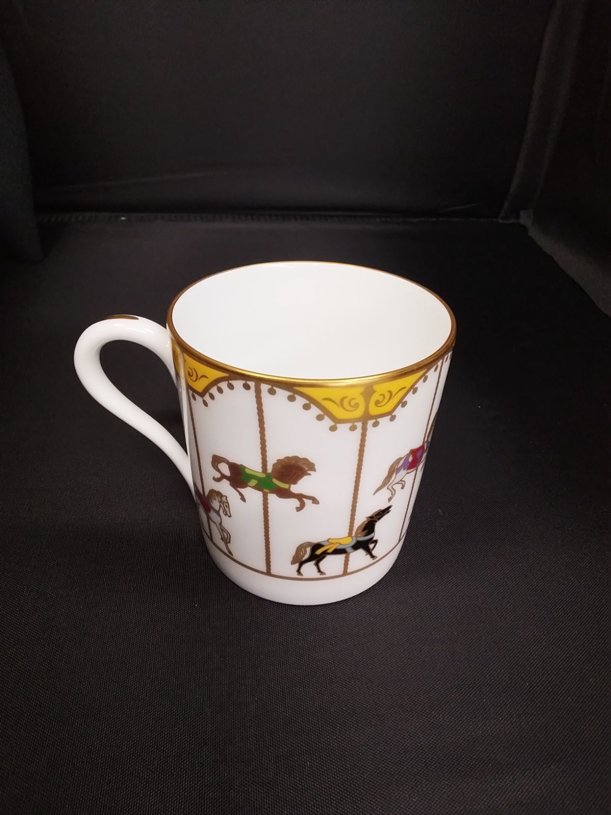 うまくゆく 大倉陶園 回転木馬 大倉陶園 うまくゆく 回転木馬 コーヒーカップ＆ソーサー 1901