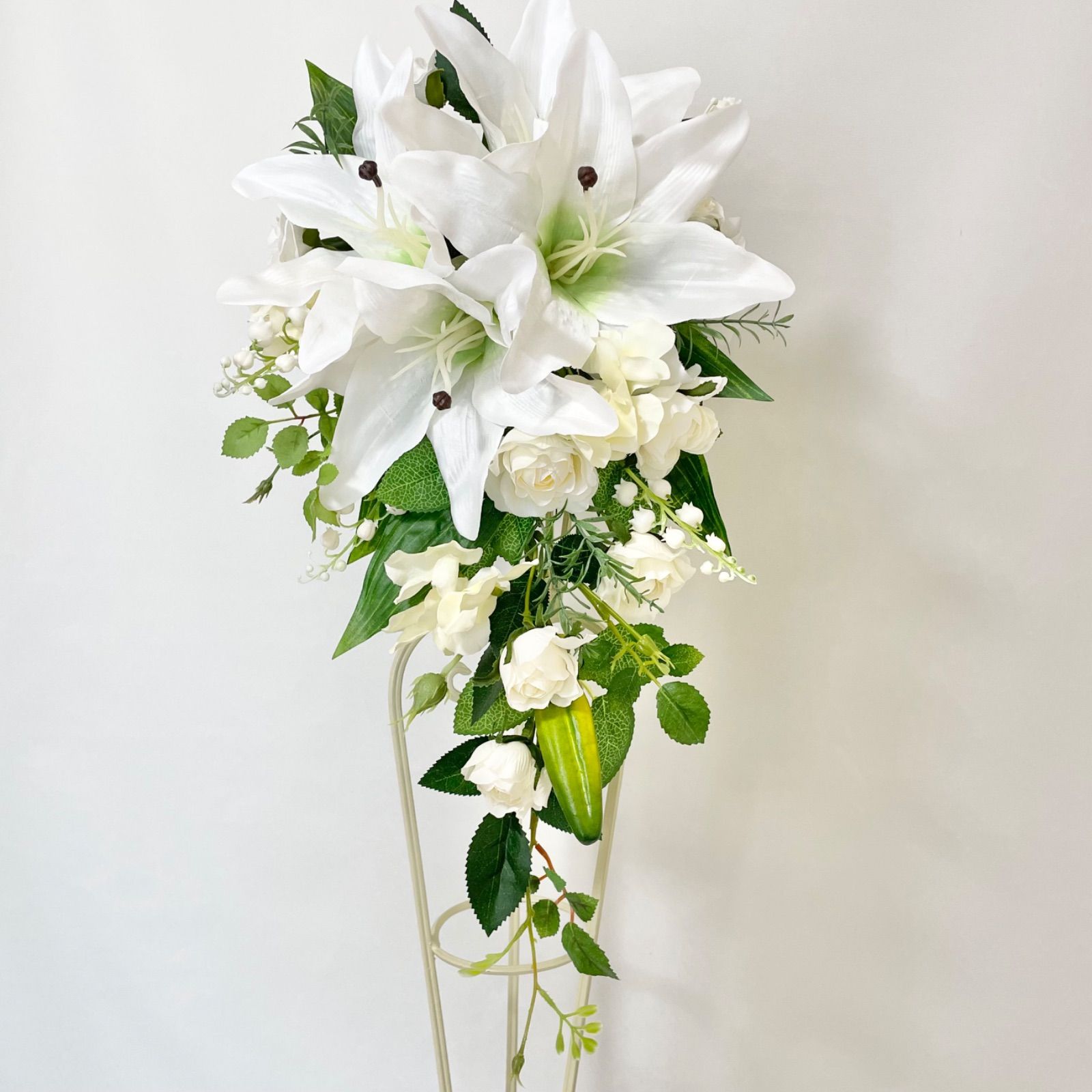 新品 カサブランカのキャスケードブーケ アーティフィシャルフラワー