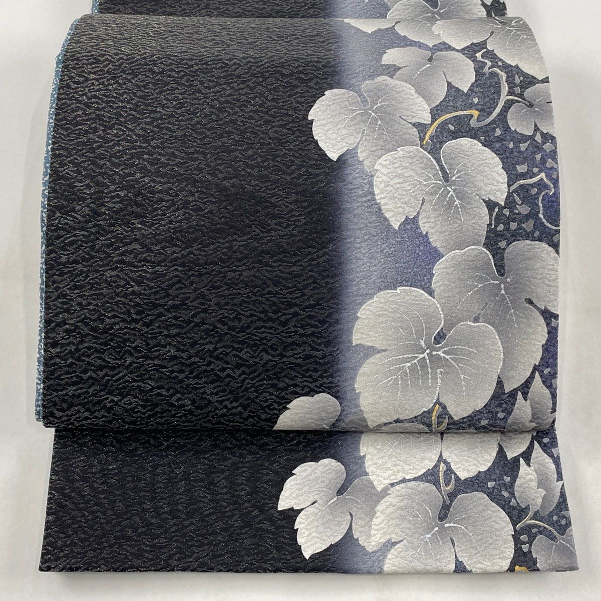 袋帯 美品 逸品 落款 菅有鬼一 蔦 金彩 銀通し 墨色 六通 正絹 【中古  