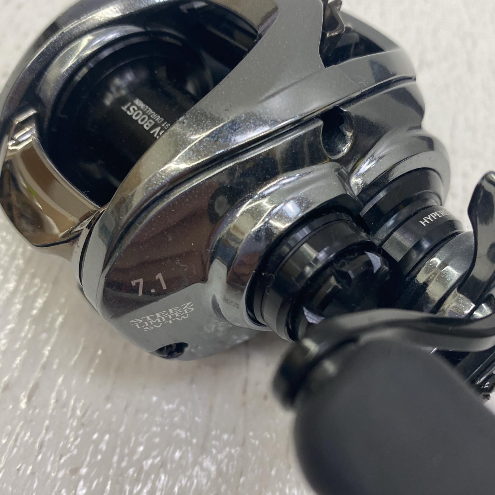 DAIWA - 【加古川店】 中古 Daiwa | ダイワ リール スティーズLTDSVTW 【ベイトリール/右ハンドル】 【86】 DAIWA（釣り） ダイワ 24スティーズSV TW 100-XHL (左ハンドル