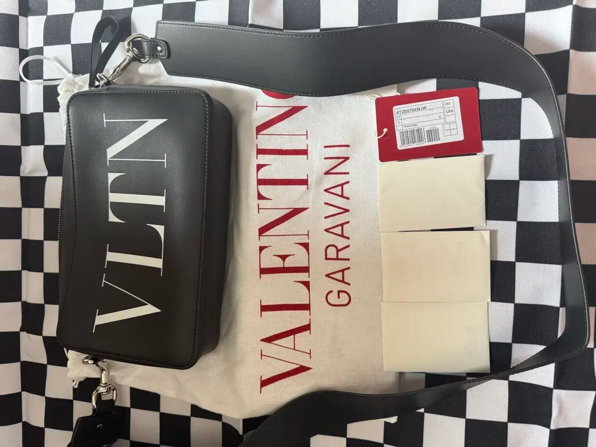 Valentino ヴァレンティノ