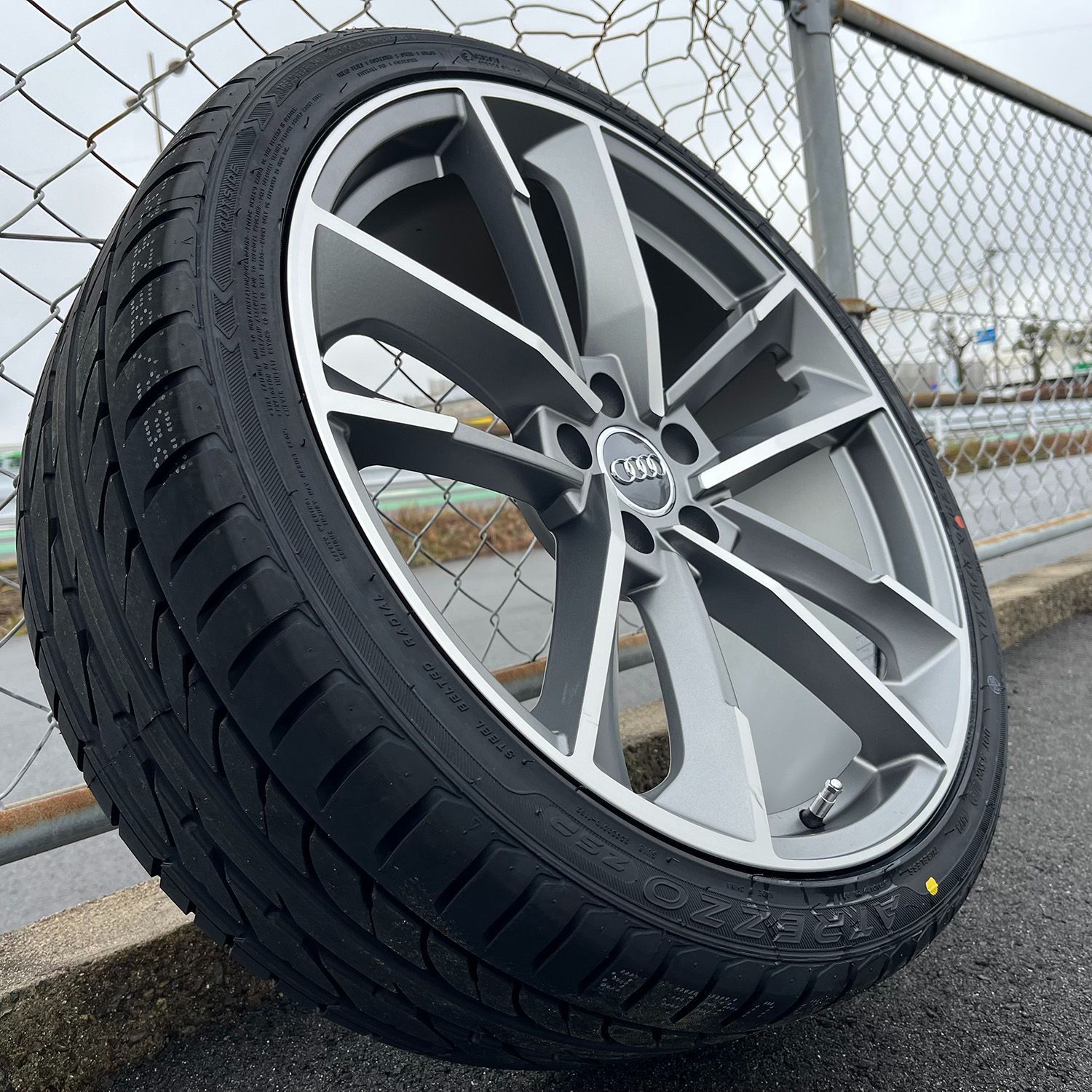 アウディ純正　カスタムエディション　255/35R20　A4　A5　A6 アウディ純正 カスタムエディション 255/35R20 A4 A5 A6 アウディ純正
