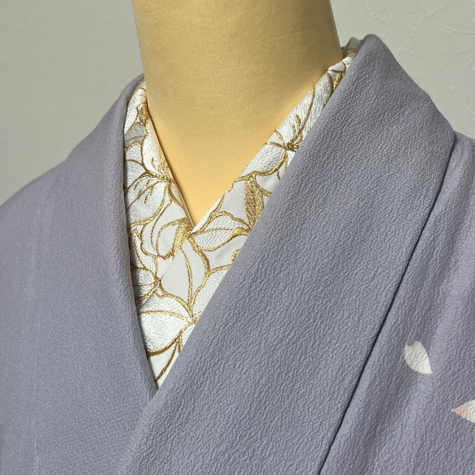  L023 刺繍半衿 白 ゴールド 百合 半襟 長襦袢 半襦袢