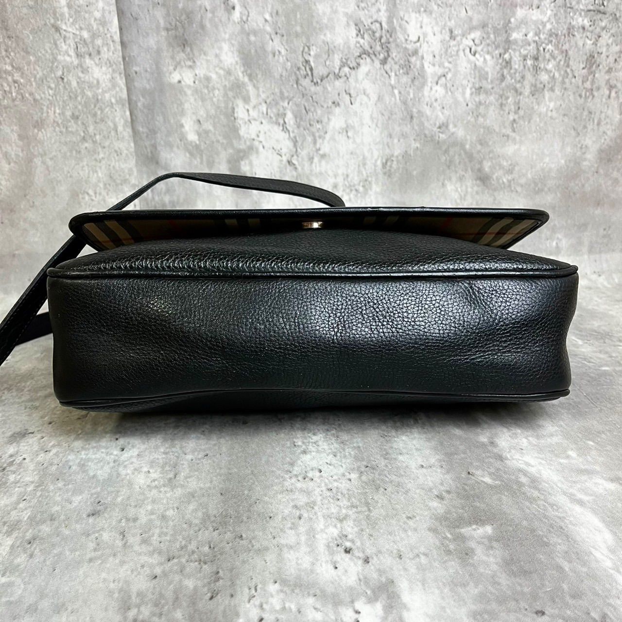 ✨極美品✨ BURBERRY バーバリー メッセンジャーバッグ ボディーバッグ 