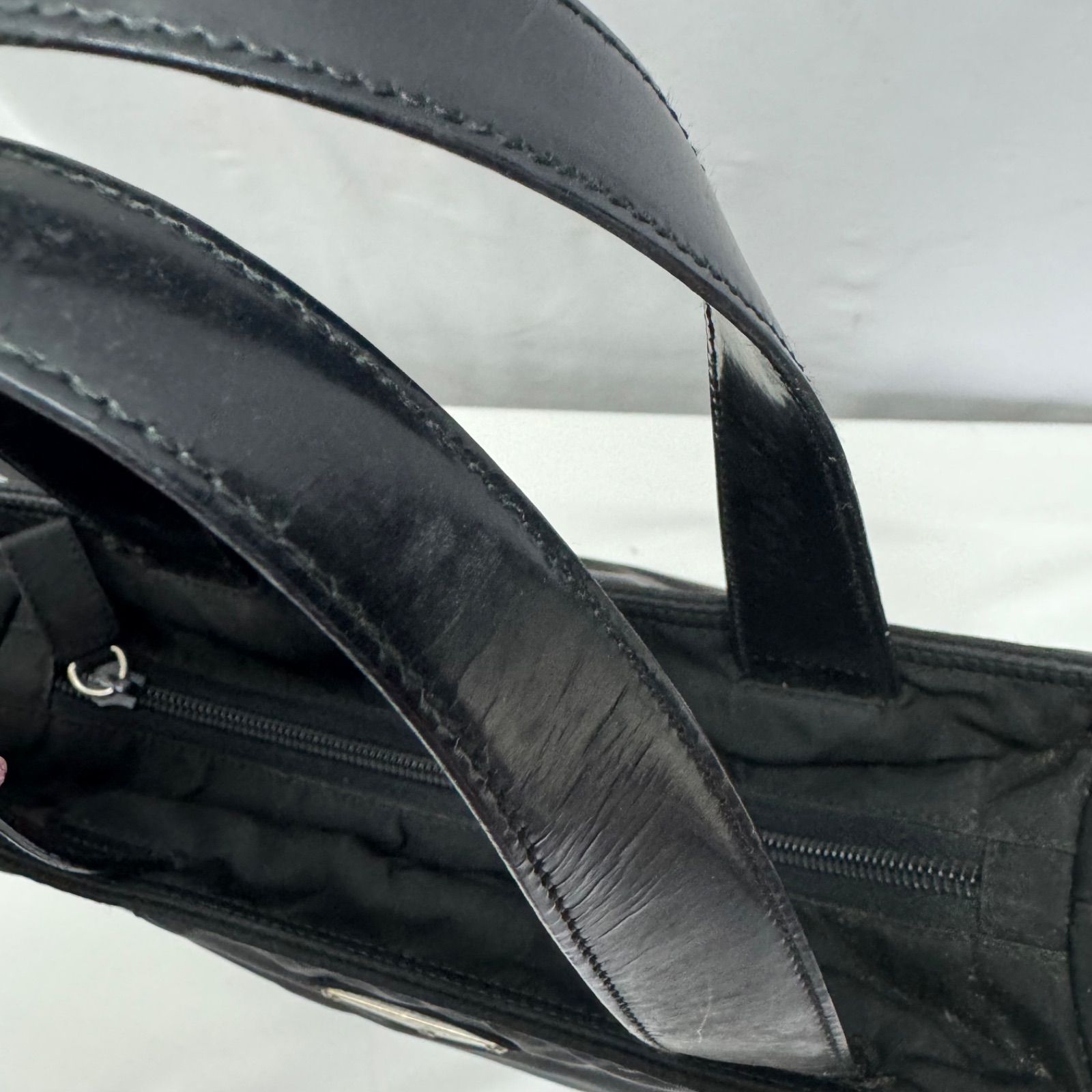 PRADA プラダ ナイロン ハンドバッグ ブラック 三角プレート PRADA - プラダ PRADA 三角ロゴ ハンドバッグ ナイロン 黒 B10072