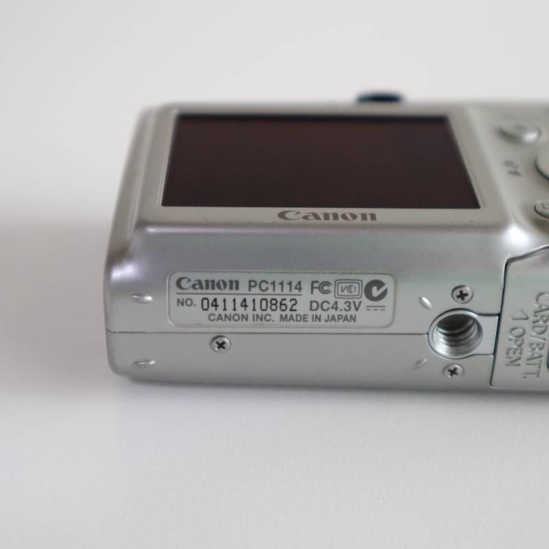 Canon IXY DIGITAL 600 シルバー 710万画素 動作品 黒点写り込みあり 