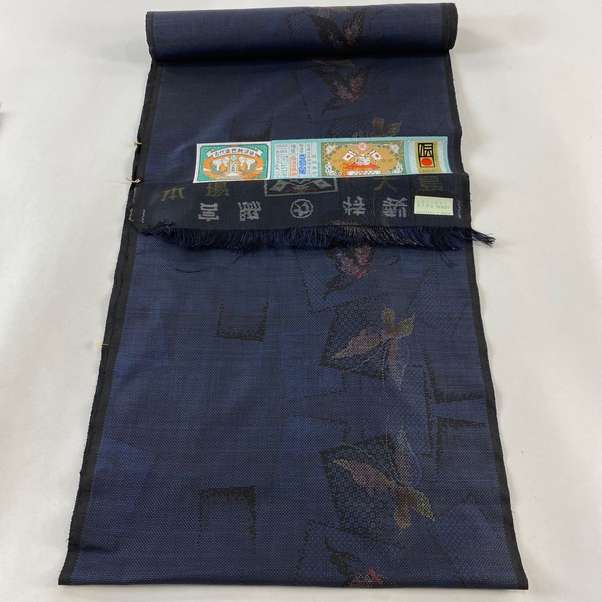 反物 秀品 大島紬 証紙有 蝶 色紙 紺色 正絹 【中古】 - メルカリ