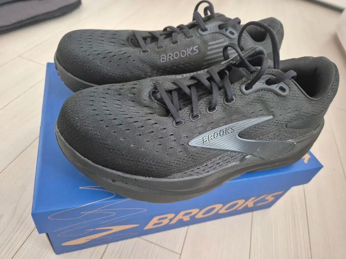 ブルックスゴーストマックス3ブラックエクストラワイド280mm