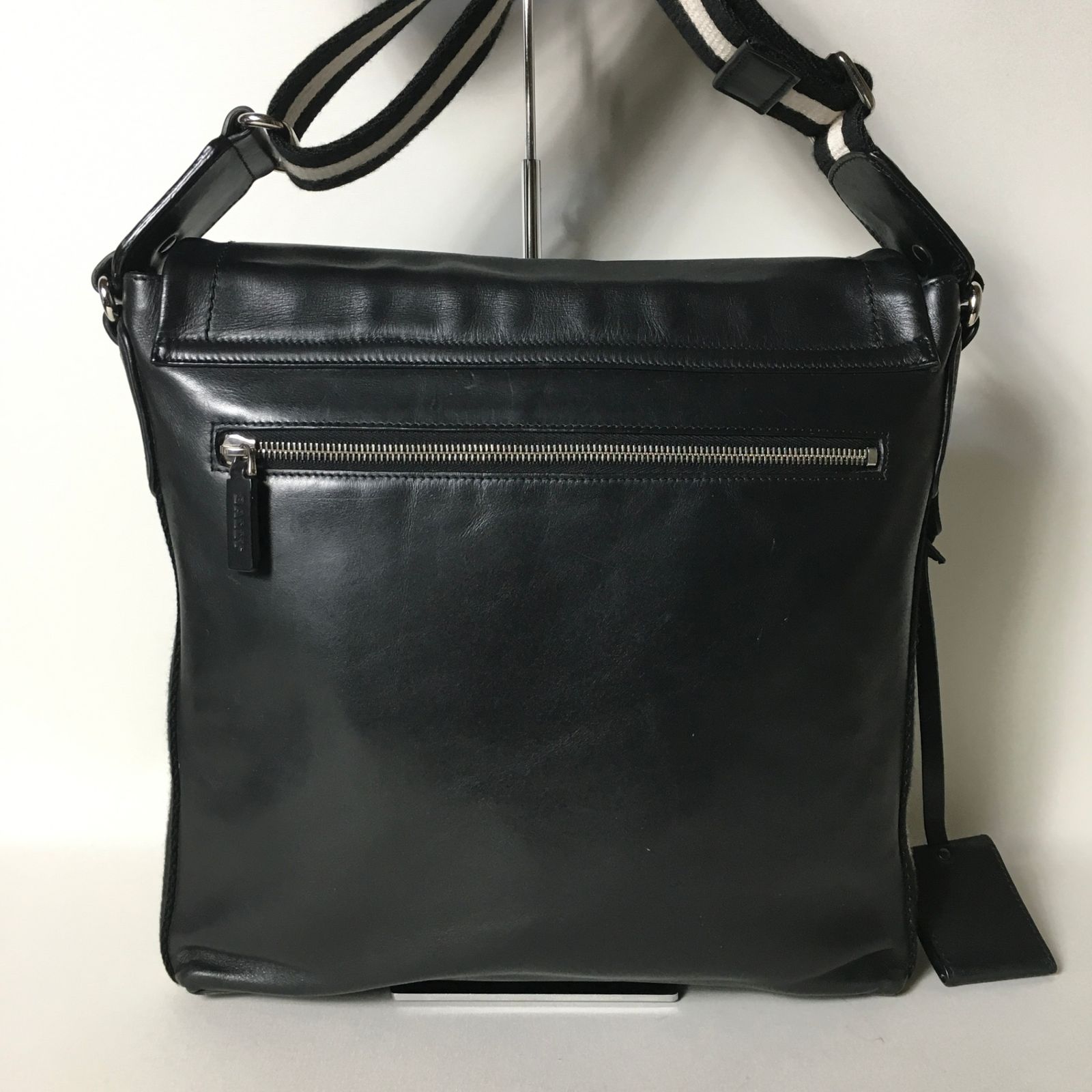 2508-272｜美品｜バリー メッセンジャーバッグ レザー ブラック 2508-272｜美品｜バリー メッセンジャーバッグ レザー ブラック