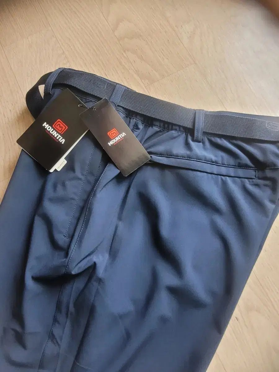 マウンティア 夏用ハイキングパンツ