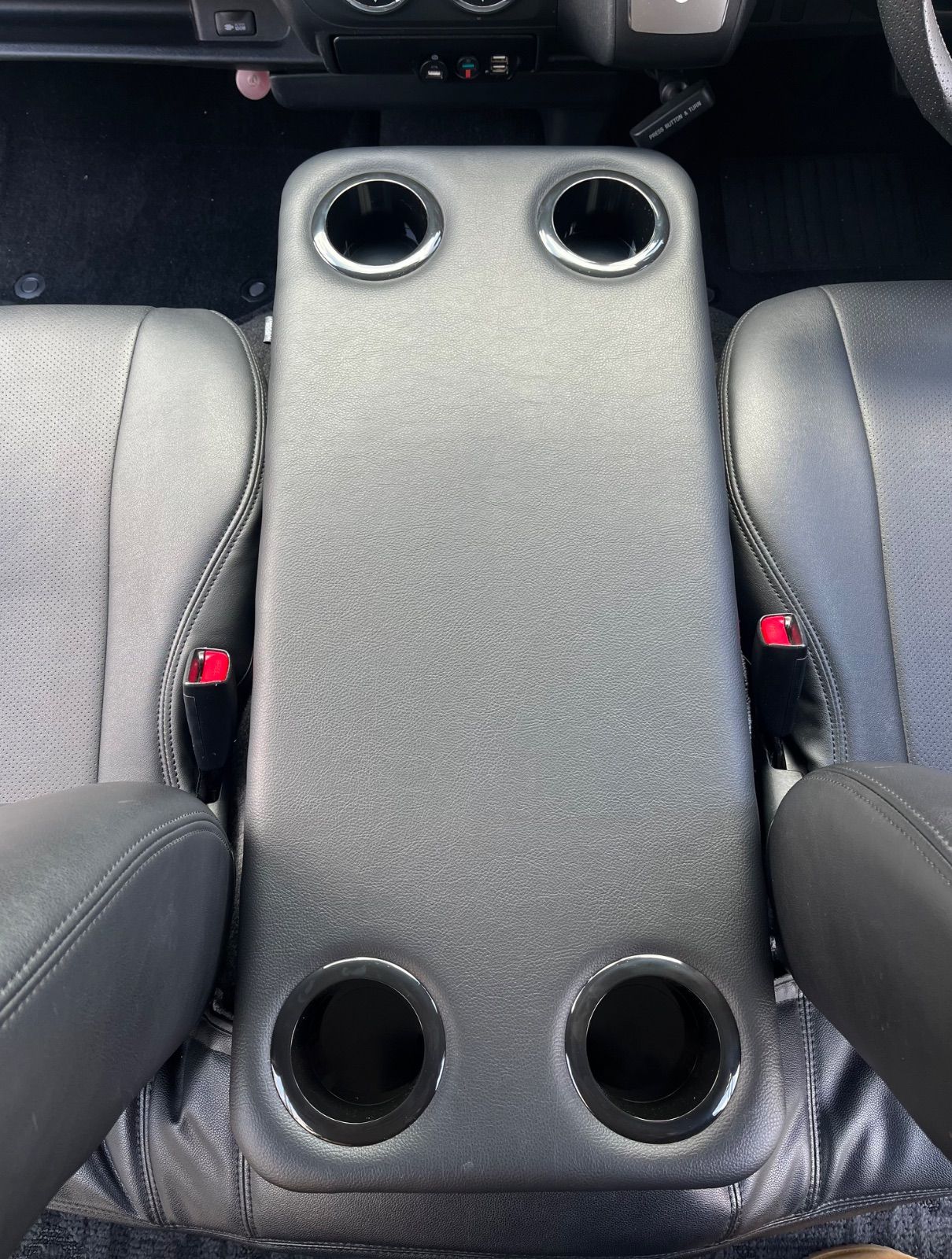 ハイエース 200系 標準ボディ ナロー 用フラットコンソール 難燃合皮レザー ブラック 黒カップ4個 WWW_SUPERTOOLSSHOP_NL