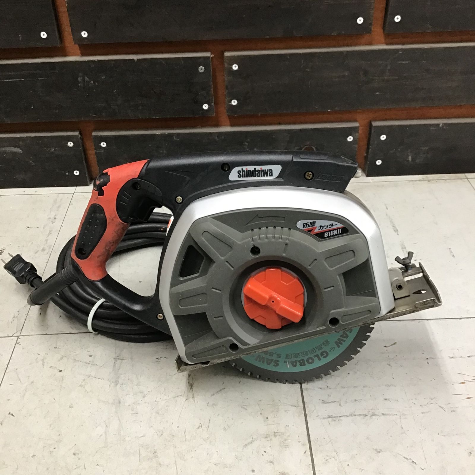 【中古品】新ダイワ/Shindaiwa 180mm 防塵カッター B18N2-F(B18NⅡ) 【鴻巣店】