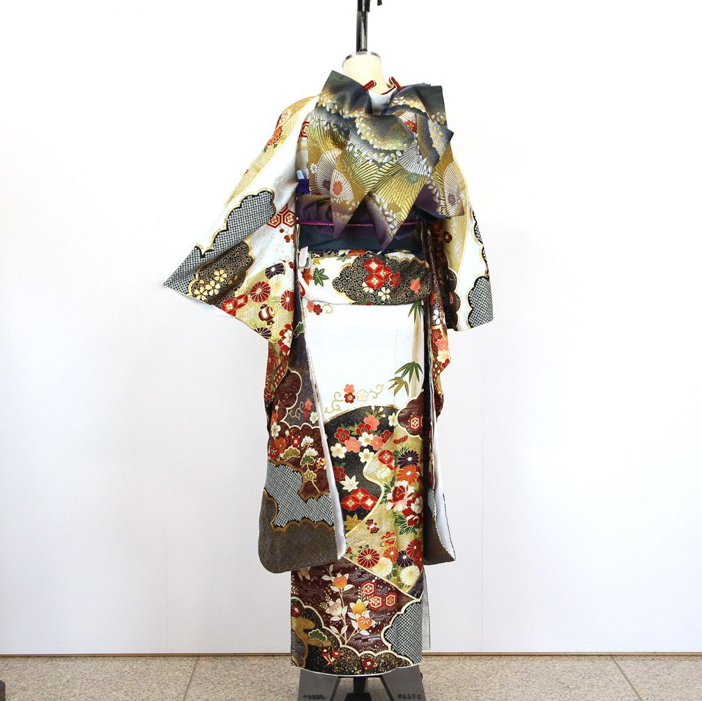 【美おり】振袖 振袖フルセット 6点セット 黒ラメ 金通し 刺繍 エレガント 振袖 レンタル 黒 【Mサイズ 黒金ラメバラ刺繍蝶 桂由美】 振袖