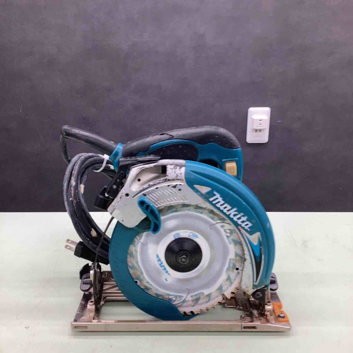 マキタ makita 電気マルノコ 5637BA 刃の並行が1㎜ズレあり 越谷店