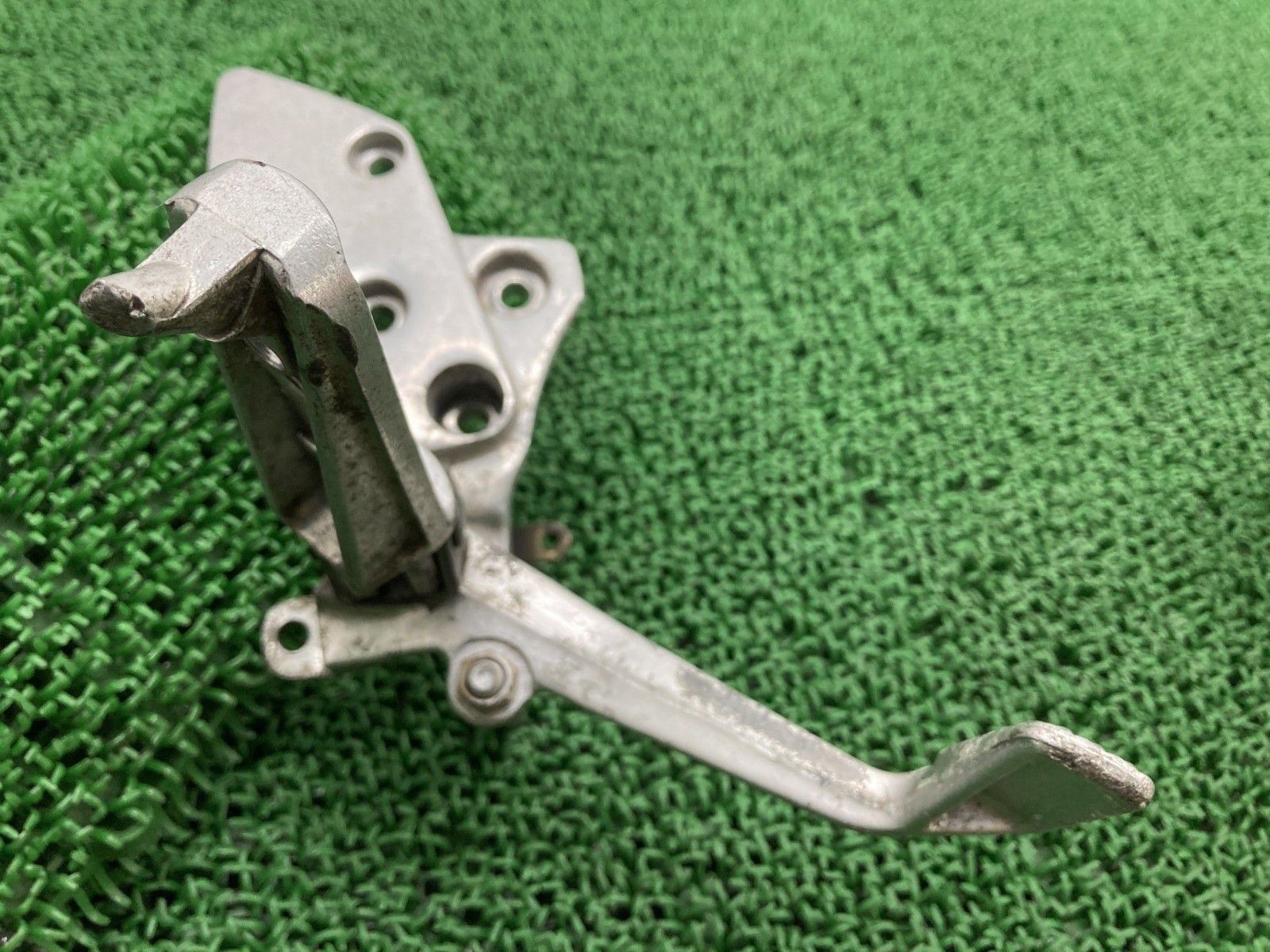 XJR1200 ステップ 右 4KG ヤマハ 純正 中古 メインステップ ペグ ブレーキペダル 修復素材やペイント素材に 曲がり無し sY