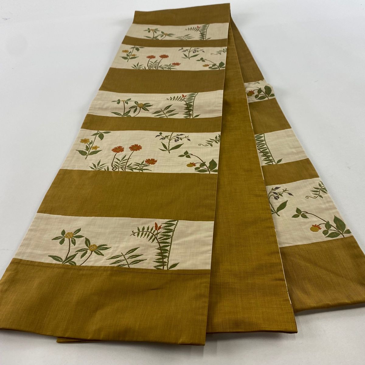 半幅帯 美品 名品 縞 幾何学 山吹茶色 正絹 中古 半幅帯 名品 山吹茶色 正絹 【中古】（半幅帯 美品 名品 縞 幾何