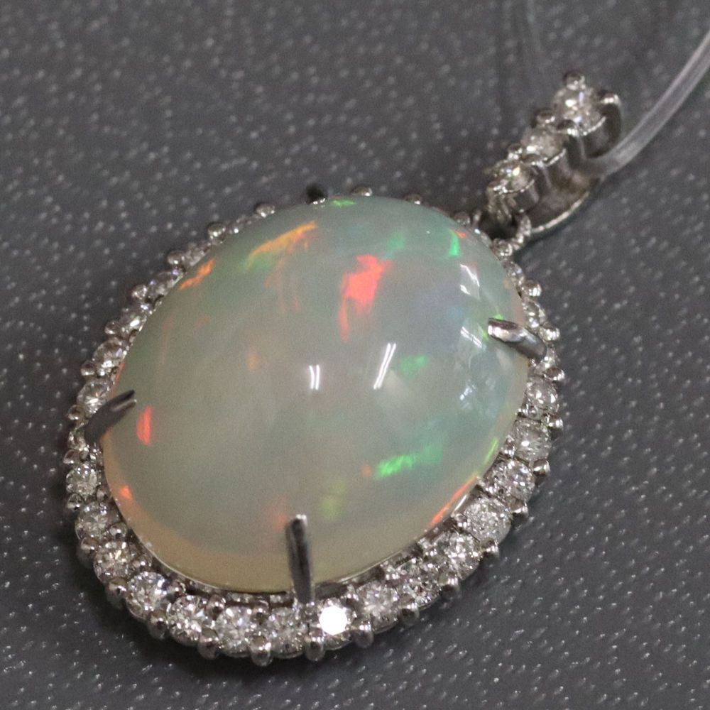 Pt900オパールダイヤモンドペンダントトップ O4.26 D0.38 3.7g