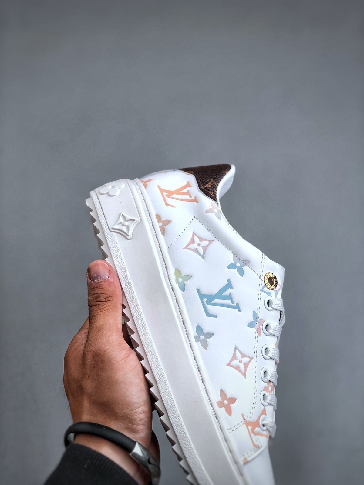 Louis Vuitton ロートップスニーカー、ホワイトパターン