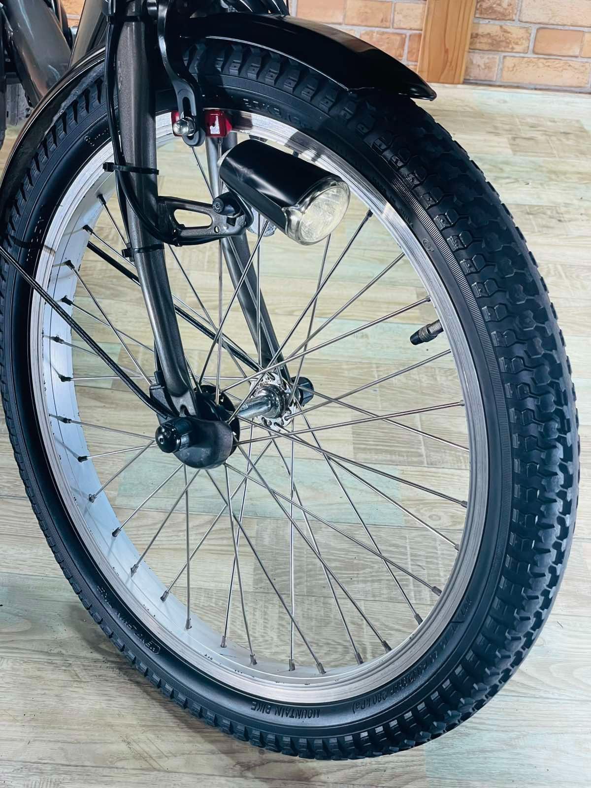 メタリックグレー