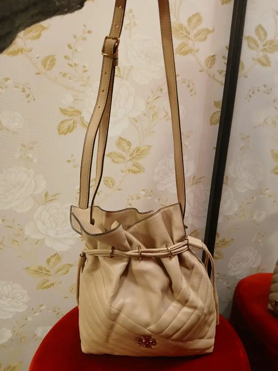 ベージュ