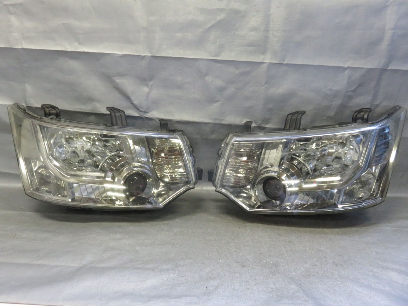 STD7459 点灯OK 三菱 デリカ D 5 CV5W CV2W CV4W 純正 HID ヘッドライト ヘッドランプ 運転席側 助手席側 左右セット KOITO 100-87918