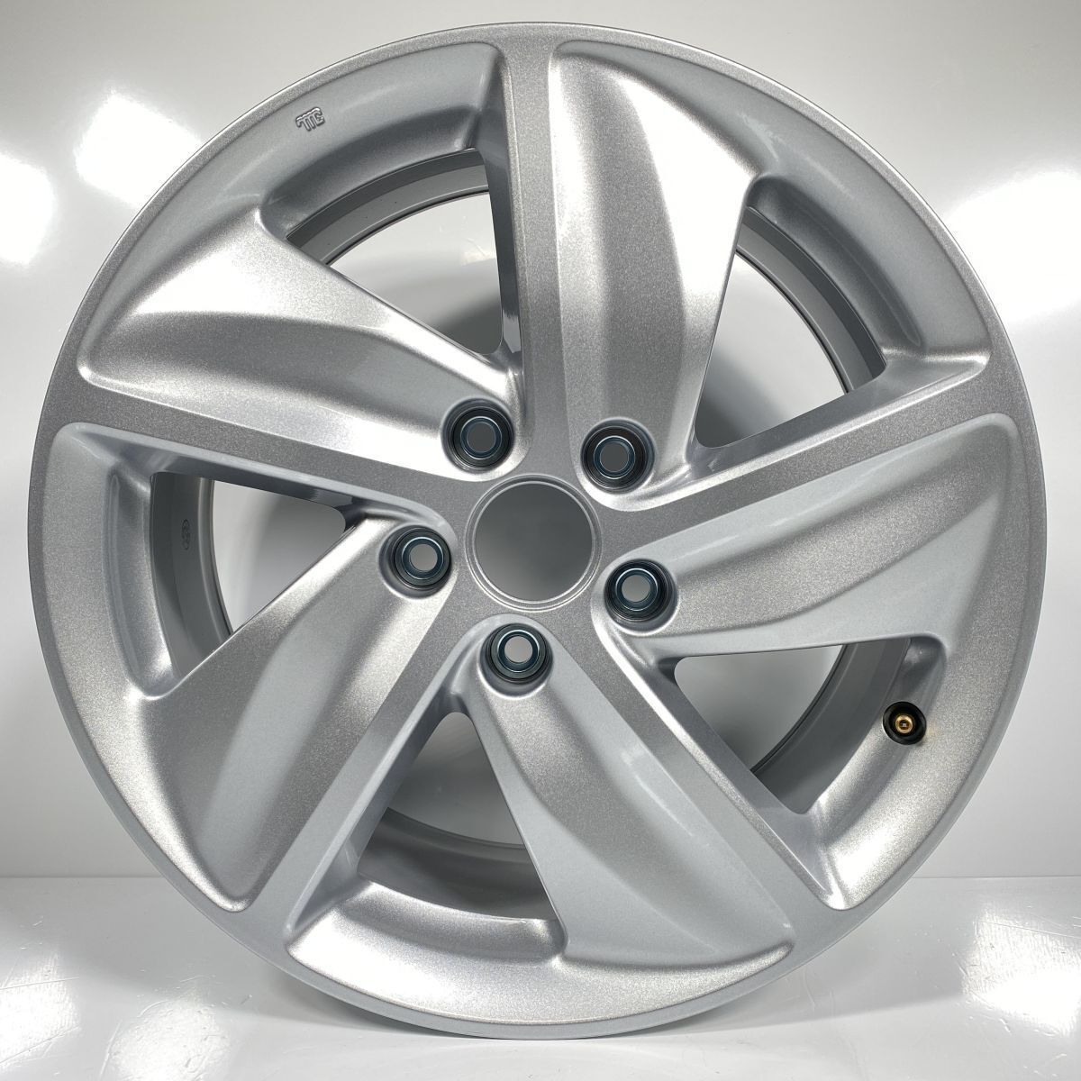 中古アルミ17X7.0　ウェッズチャージ　ヴェゼル、オデッセイ、フォレスター等 中古アルミ17X7.0 ウェッズチャージ ヴェゼル、オデッセイ