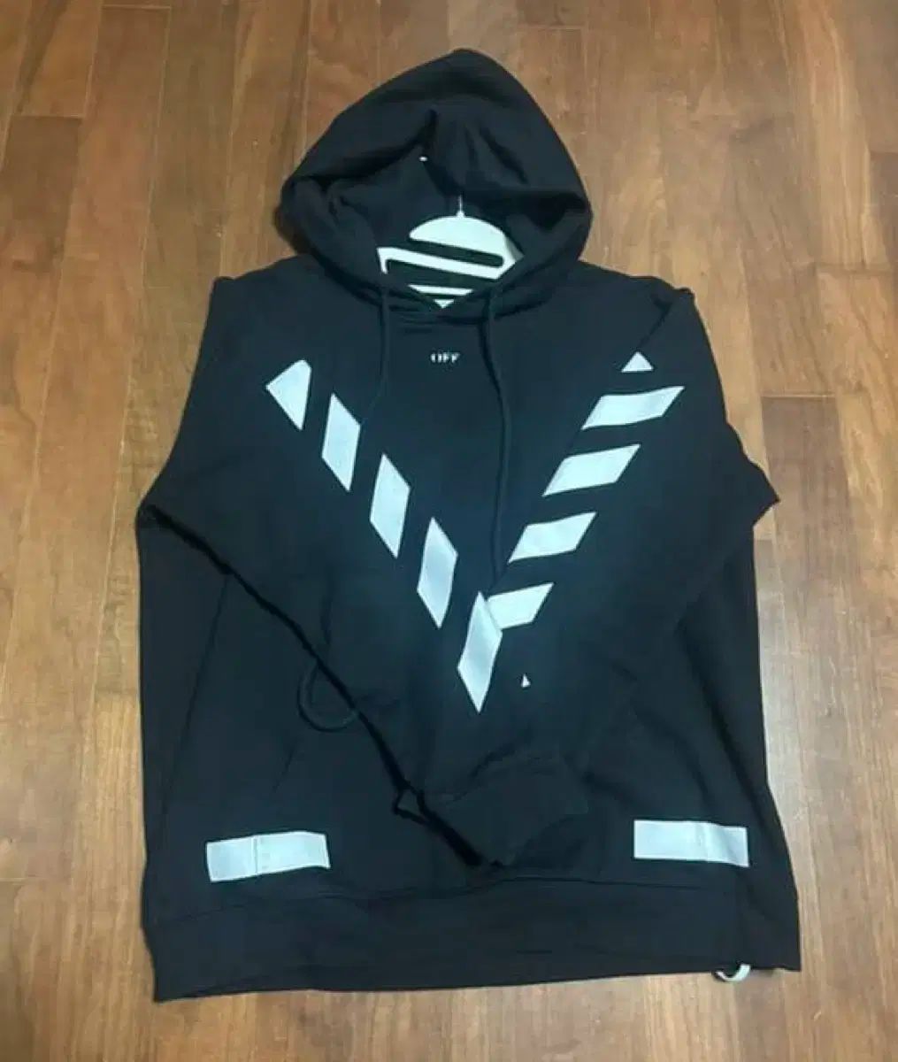 フード付きTシャツ