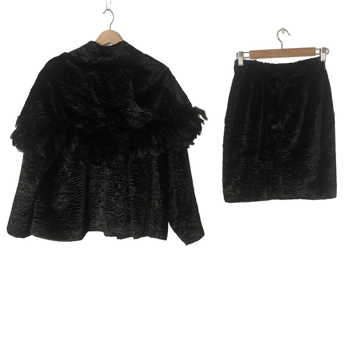 Pinky-Dianne ピンキー-ダイアン スカートスーツ レディース - 黒 ベロア|ケープ付き|肩パッド