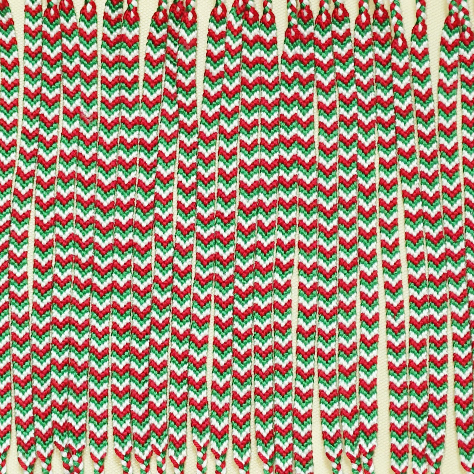 赤•緑•白の3色のV字模様のプロミスリングミサンガ - メルカリ