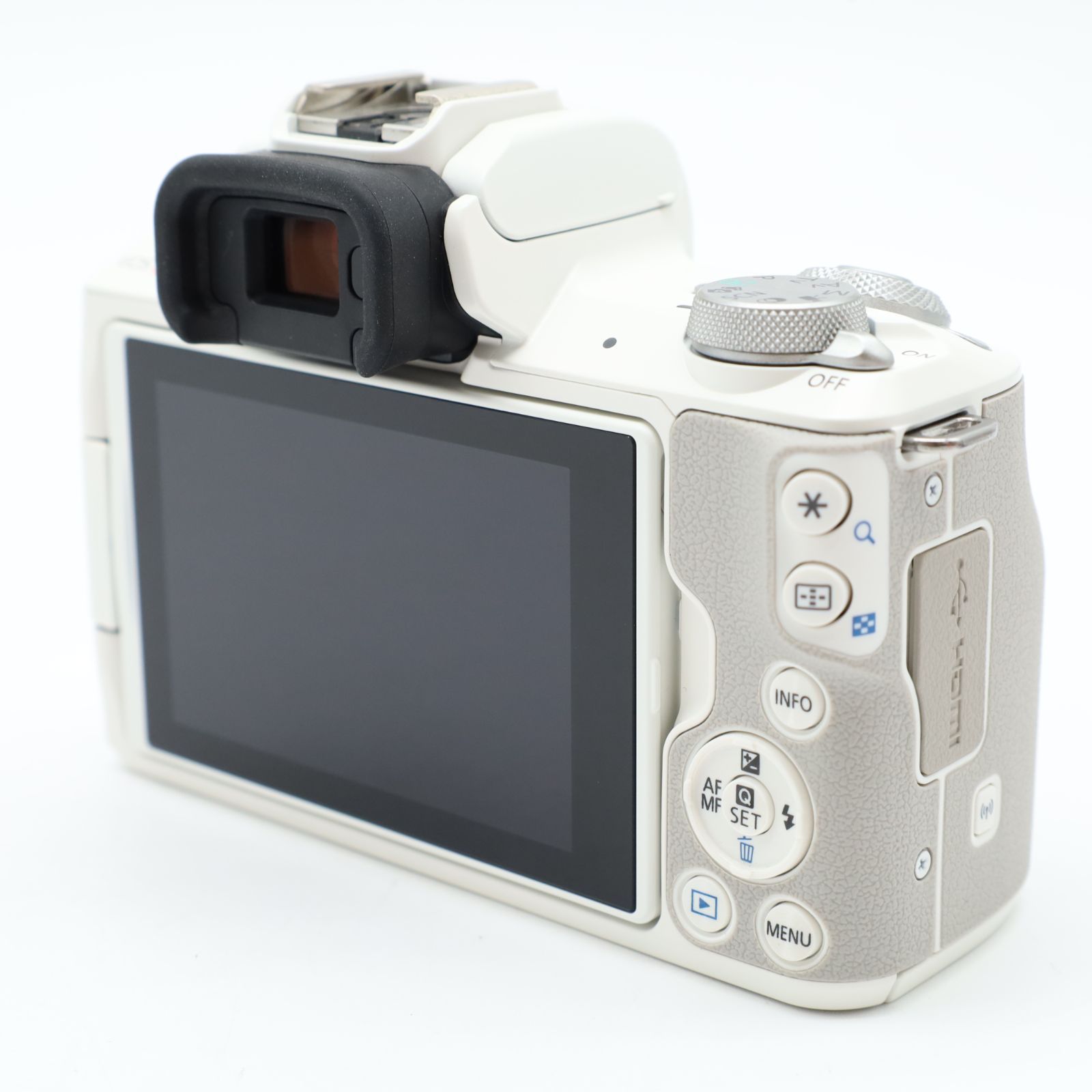 1000ショット台！新品級 ☆ Canon EOS Kiss M2 ボディー ホワイト 