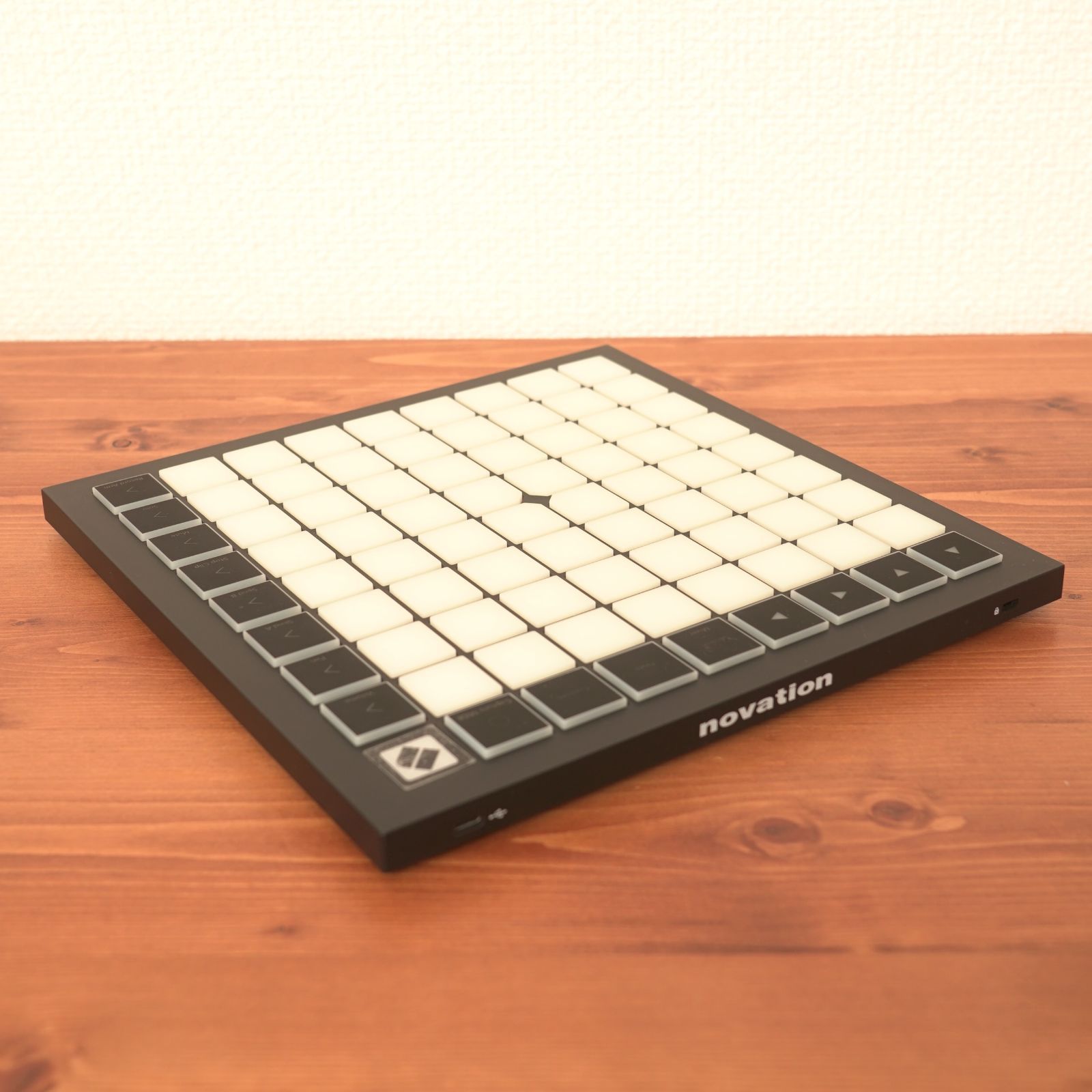 NOVATION】Launchpad X MIDIパッド Launchpad | Novation